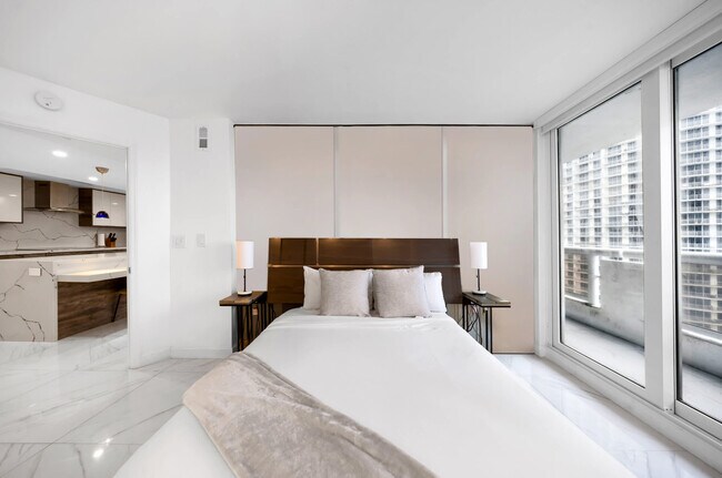 Building Photo - 1717 N Bayshore Dr