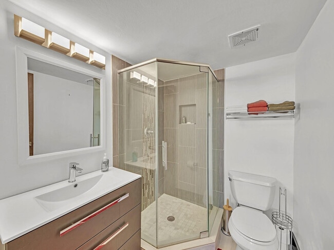 Building Photo - 1421 S Ocean Blvd