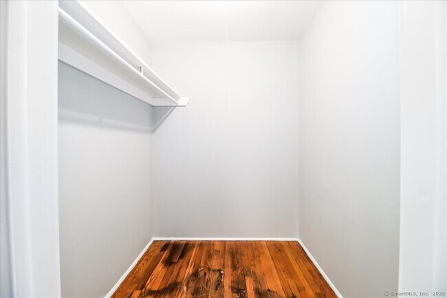 Building Photo - 9 Nicholas Square