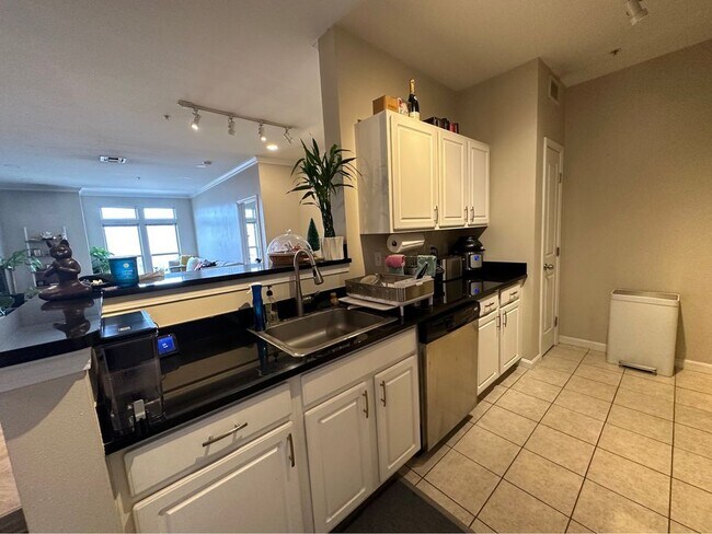 Building Photo - 903 Providence Pl