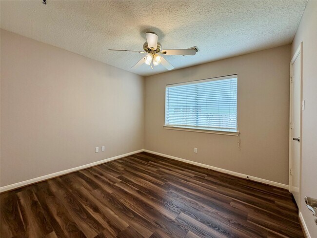 Building Photo - 4006 Hunnington Dr