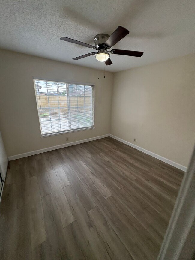 Building Photo - Don't miss out on this single story in Ontario- completely remodeled!