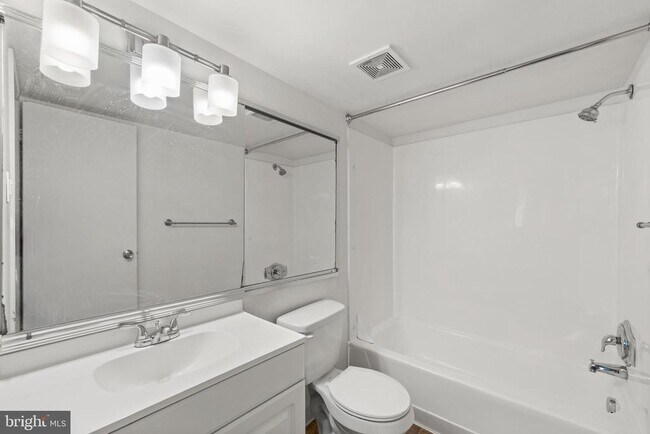 Building Photo - 424 Meadowview Ln