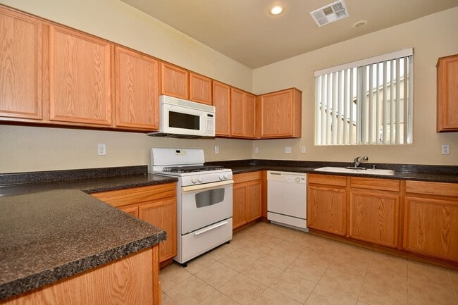 Building Photo - Beautiful Southwest 2-Story Home with Spacious Layout & Covered Patio