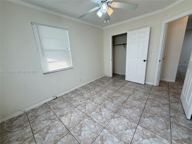 Building Photo - 4801 SW 18th St