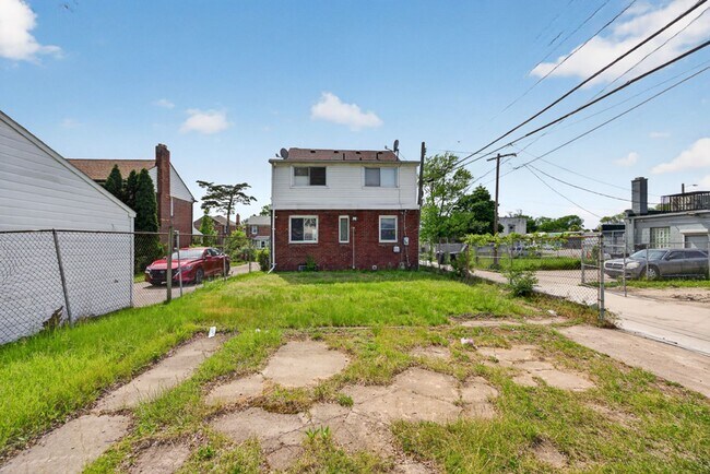 Building Photo - Spacious 3 bed 1.5bath Brick Colonial **Open House Sat June 6th from Noon to 1pm**
