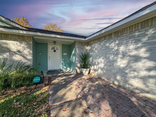 Building Photo - 2706 Orion Dr