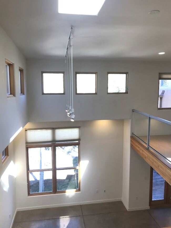 Building Photo - 1012 Marquez Pl