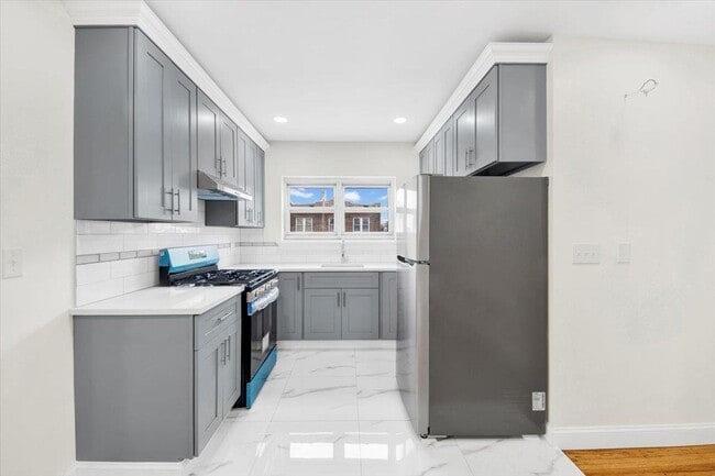 Building Photo - 4392 Carpenter Ave