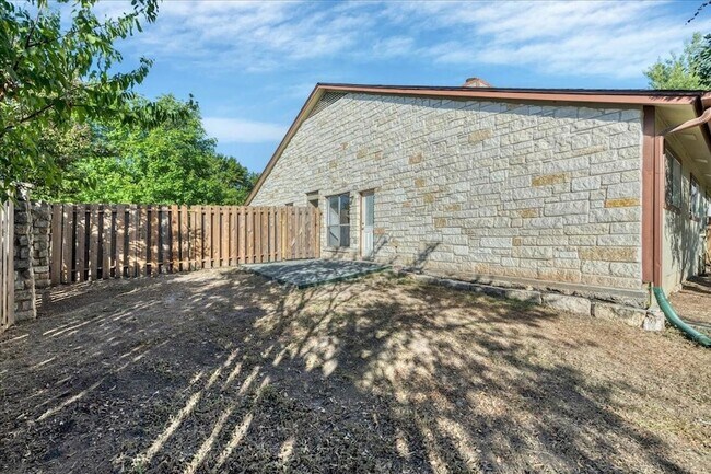 Building Photo - 421 Fantail Loop