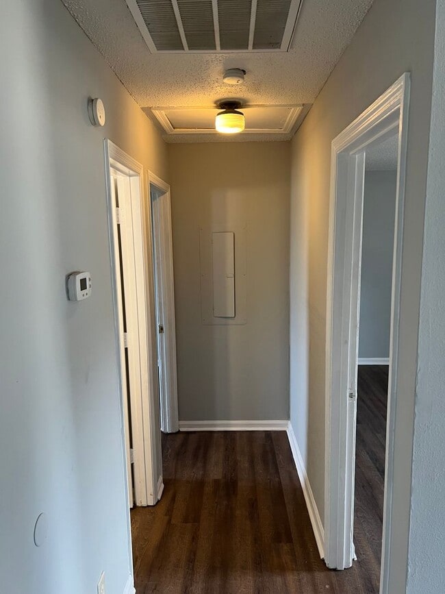 Building Photo - 300 Carriage Ln