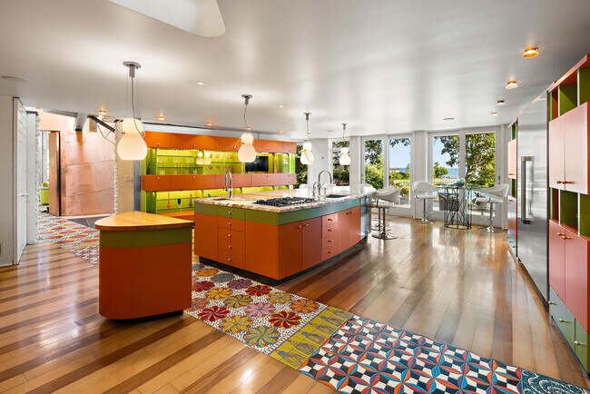 Building Photo - 11 Beachside Common