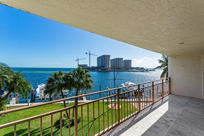 Building Photo - 1632 S Bayshore Ct
