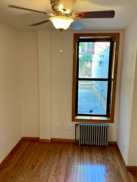 2nd bedroom - 541 47th St