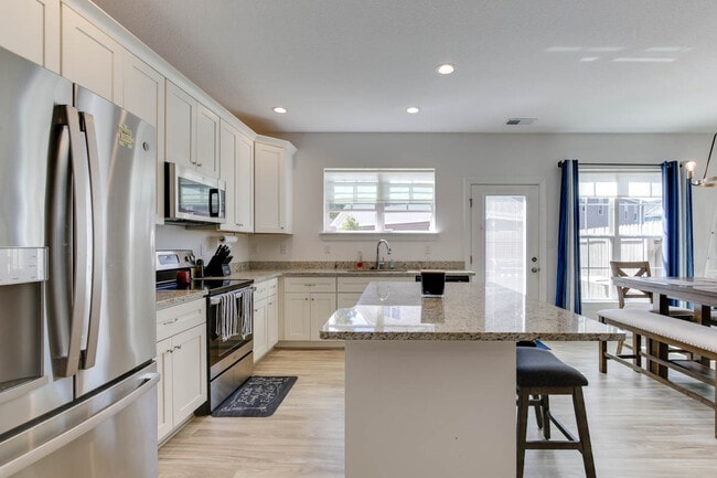 Building Photo - 2416 Trafton Pl