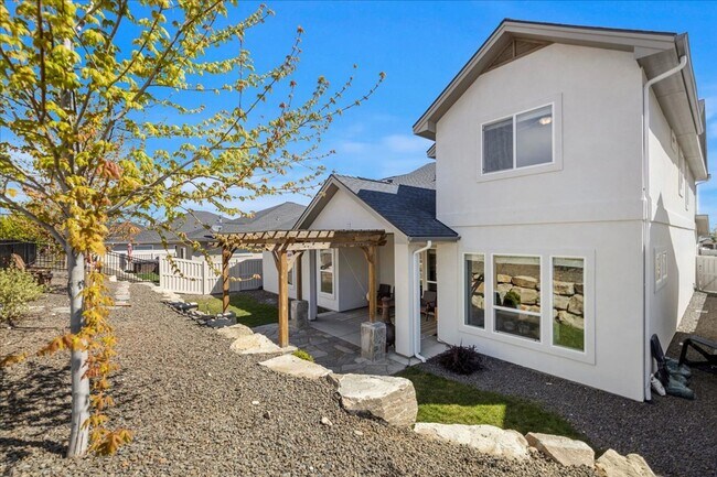 Building Photo - 5 Bed 3 bath Golf Course Neighborhood