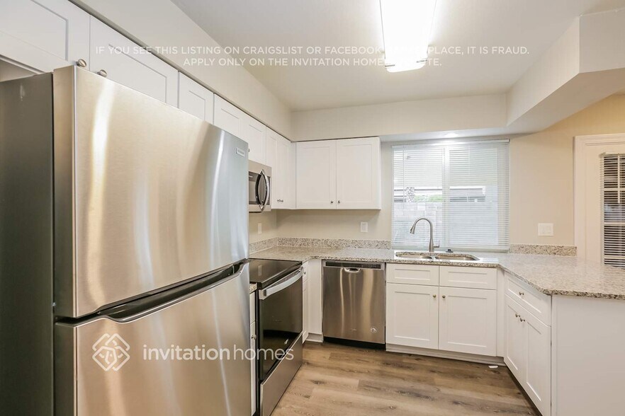 Building Photo - 701 N Comanche Dr