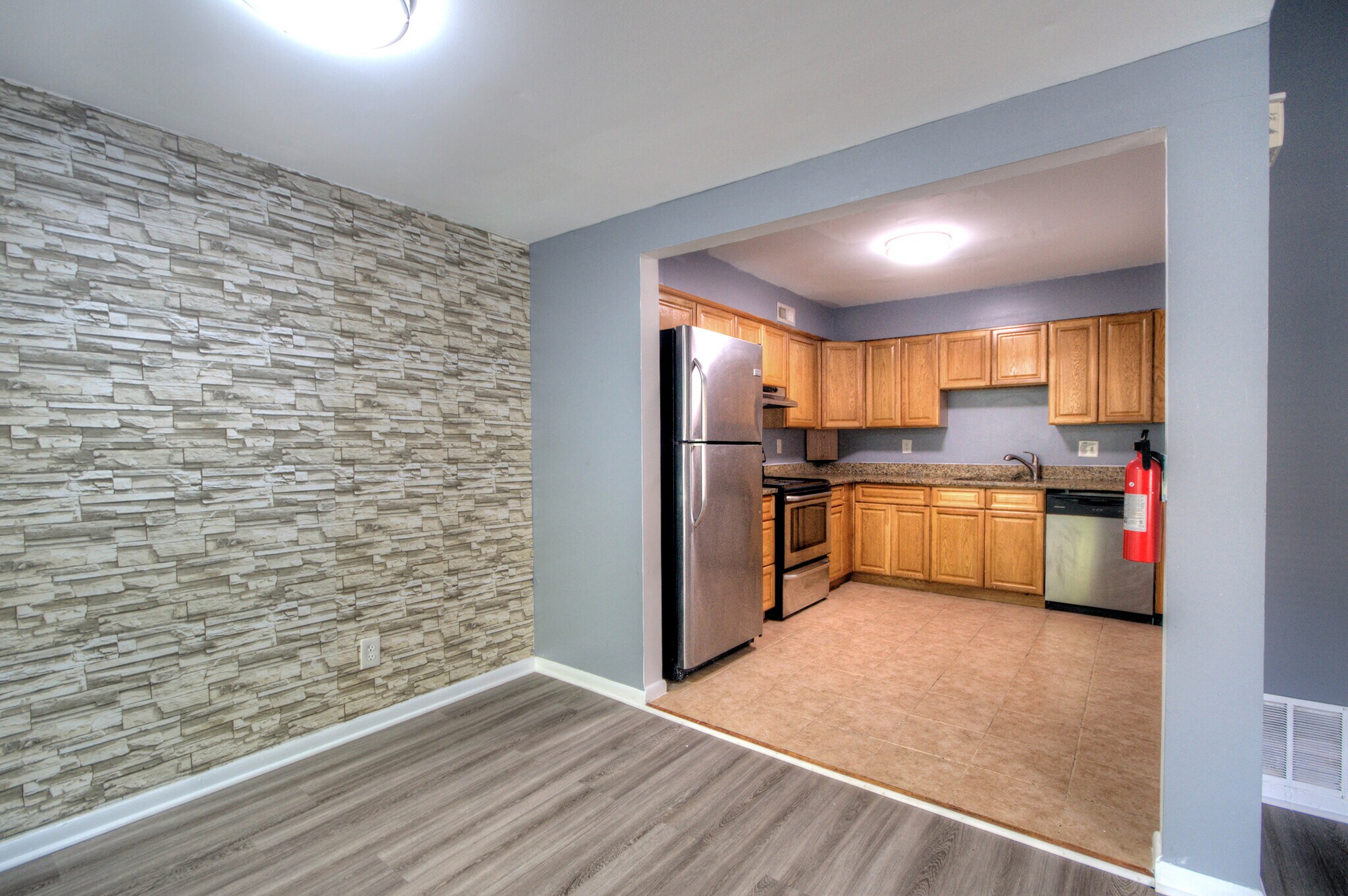 Building Photo - 100 Chaucer Rd