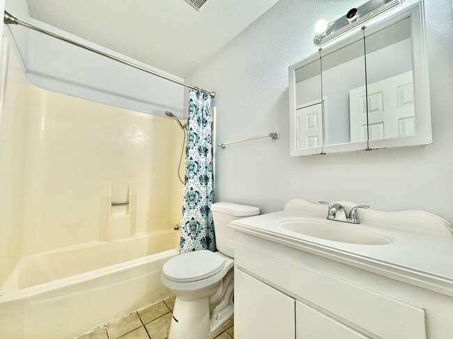 Building Photo - 6151 Meadow Vista Ln