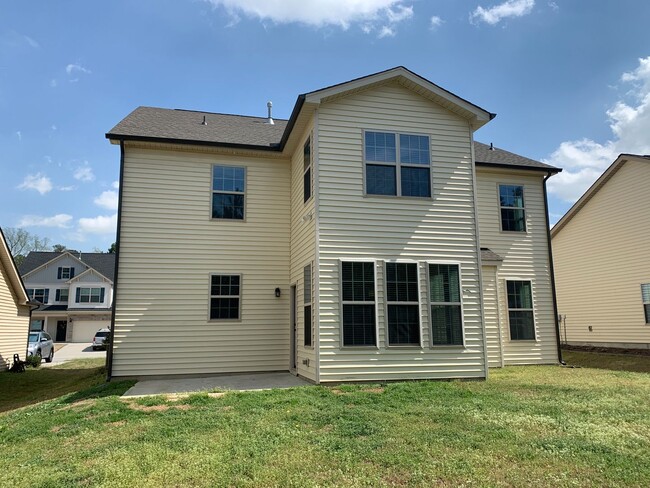 Building Photo - 4 Bedroom | 2.5 Bath Home in Fuquay Varina