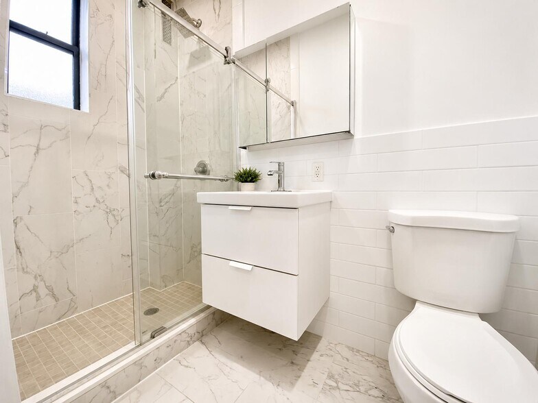 Building Photo - 45 Tiemann Pl