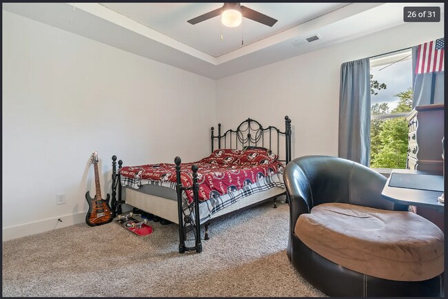 Building Photo - 6643 White Oak Ln