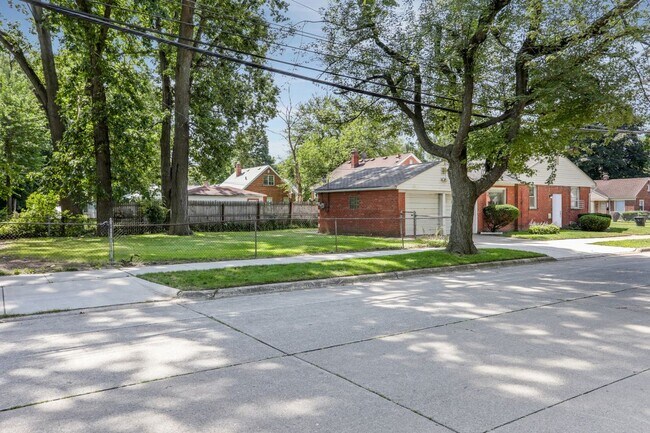 Building Photo - 12734 Riverview St