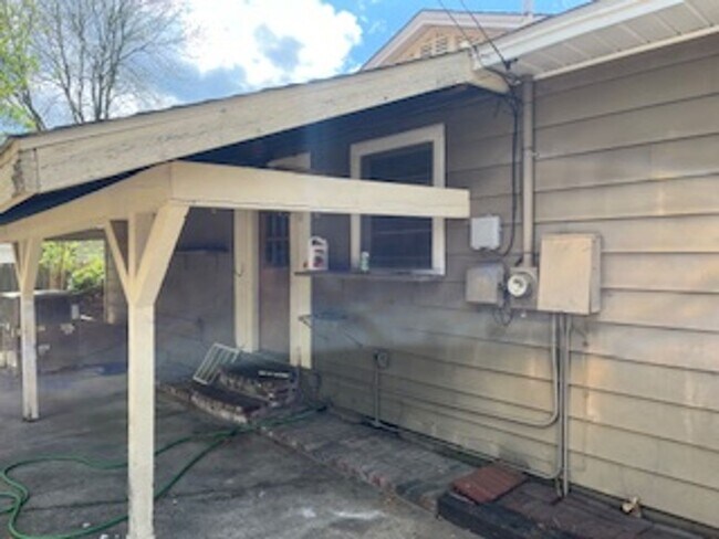 Building Photo - Two Bedroom/One bath home/Extra room off the carport for bedroom