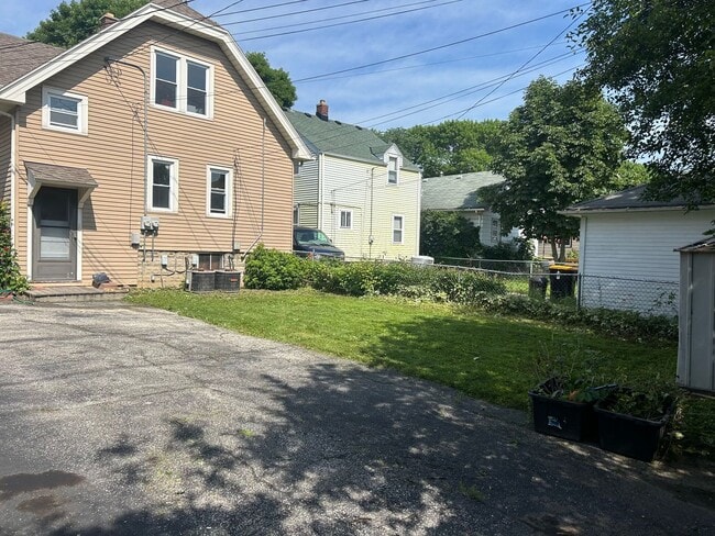 Building Photo - 306 N 71st St