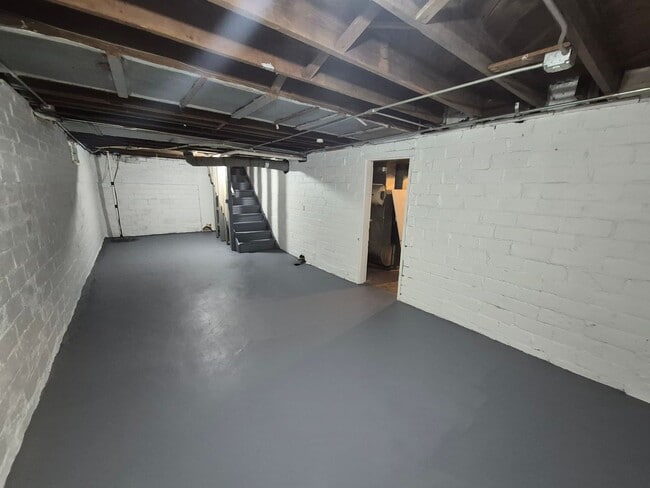 Building Photo - Two bedroom, One Bathroom Home with Partially fenced back yard