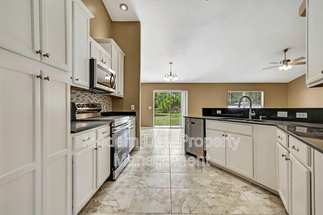Building Photo - 12320 Papercraft Ave