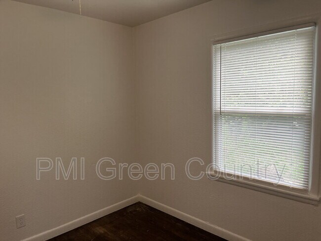 Building Photo - 4338 N Hartford Ave