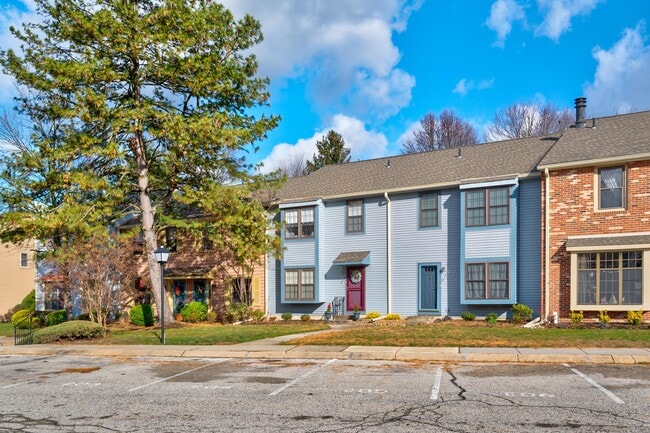 Building Photo - 811 Kings Croft Dr