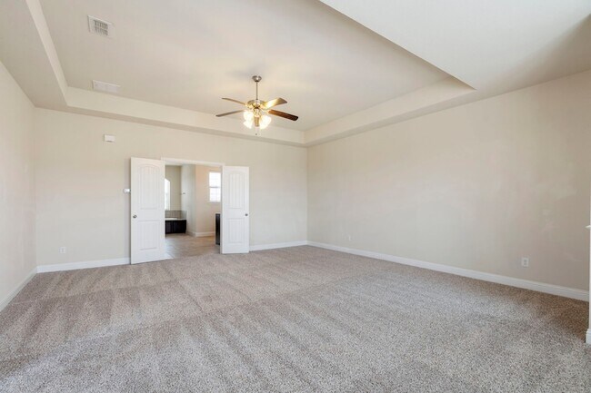 Building Photo - 2640 Venice Dr