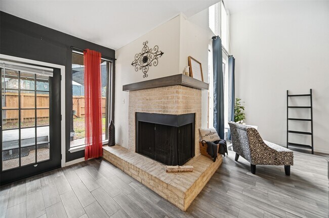 Building Photo - 3226 Poe Dr