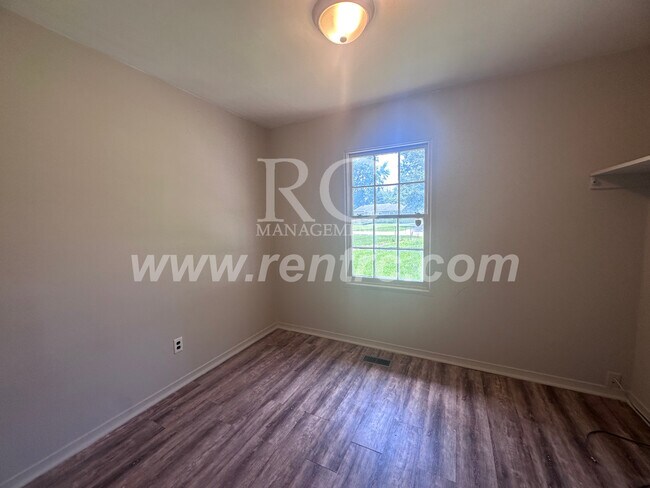 Building Photo - 1213 Giddings-