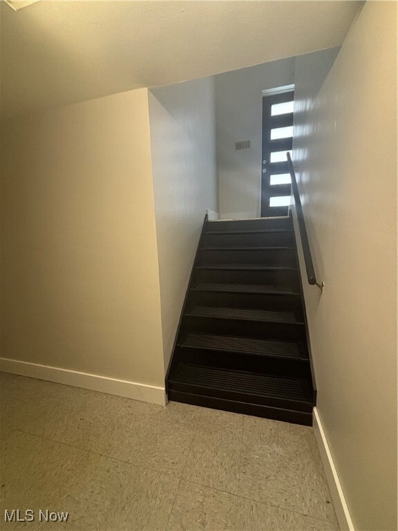 Building Photo - 1048 E State St