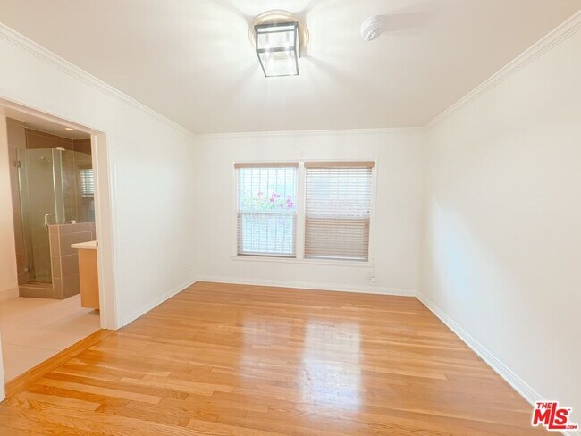 Building Photo - 442 Kelton Ave