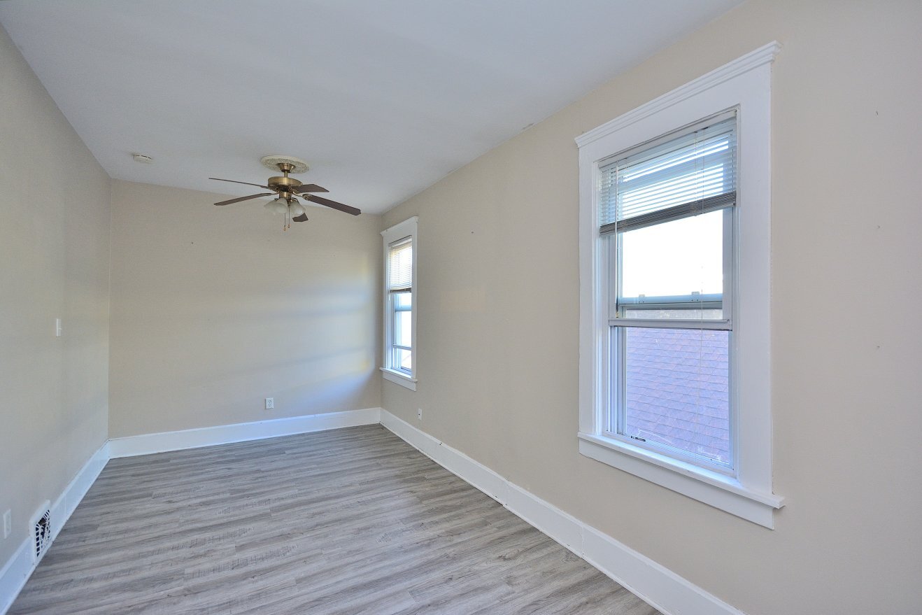 Building Photo - 818-820-820 E Brady St