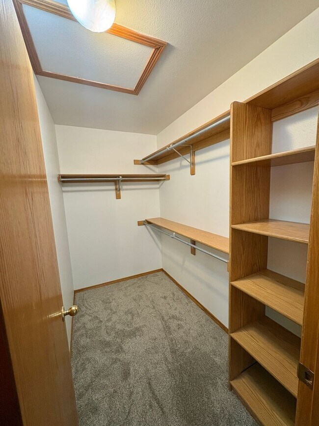 Building Photo - 2905 High Park Dr