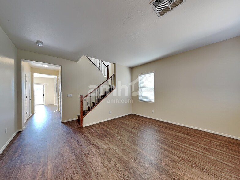 Building Photo - 2063 S Starling Dr