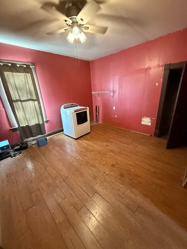 Building Photo - 2254 Lee Ave