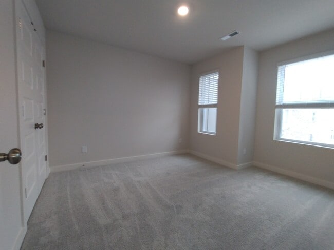 Building Photo - 257 Duke Private Ct