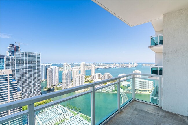 Building Photo - 950 Brickell Bay Dr