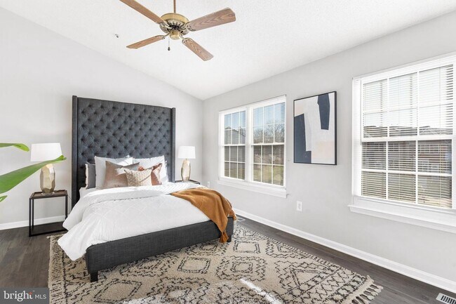 Building Photo - 7820 Somerset Ct