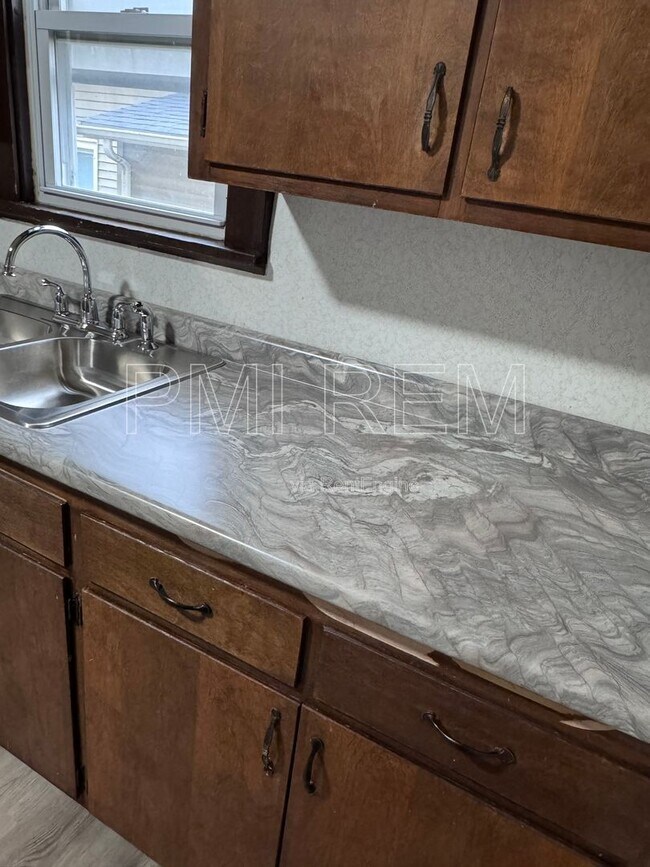 Building Photo - 1023 Harrison Ave SW