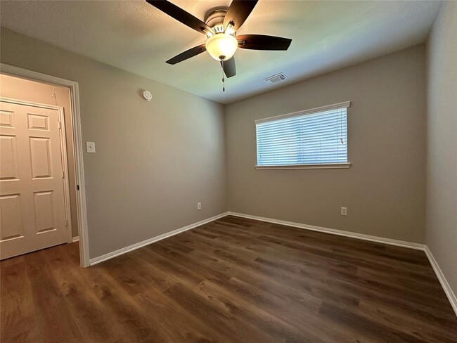 Building Photo - 3031 Valley Ct