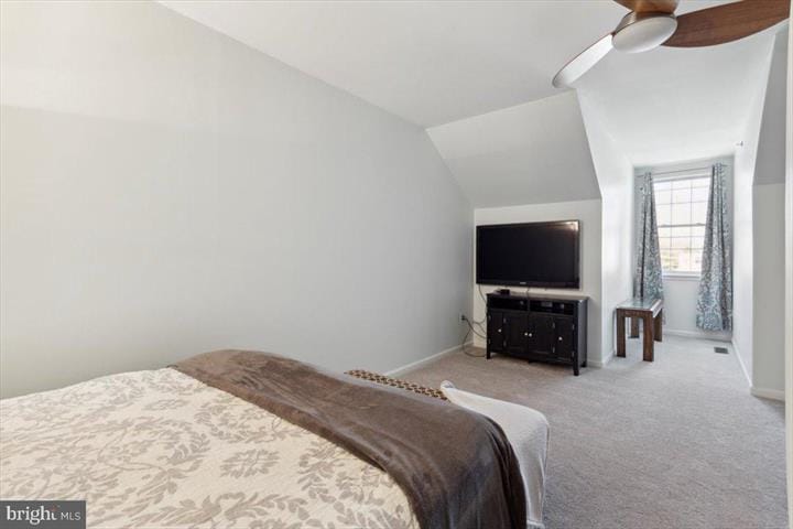 Top Floor Spacious & Private Primary Suite - 3152 W Master St
