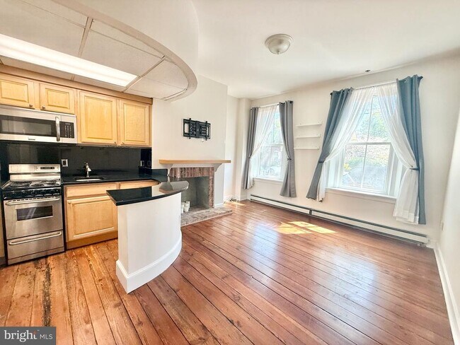 Building Photo - 1307 Prince St