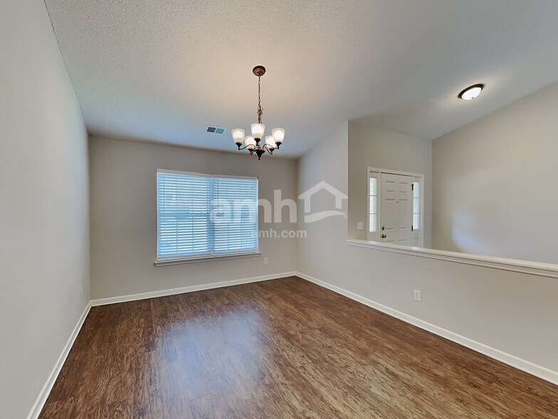 Building Photo - 4009 Edgeview Dr